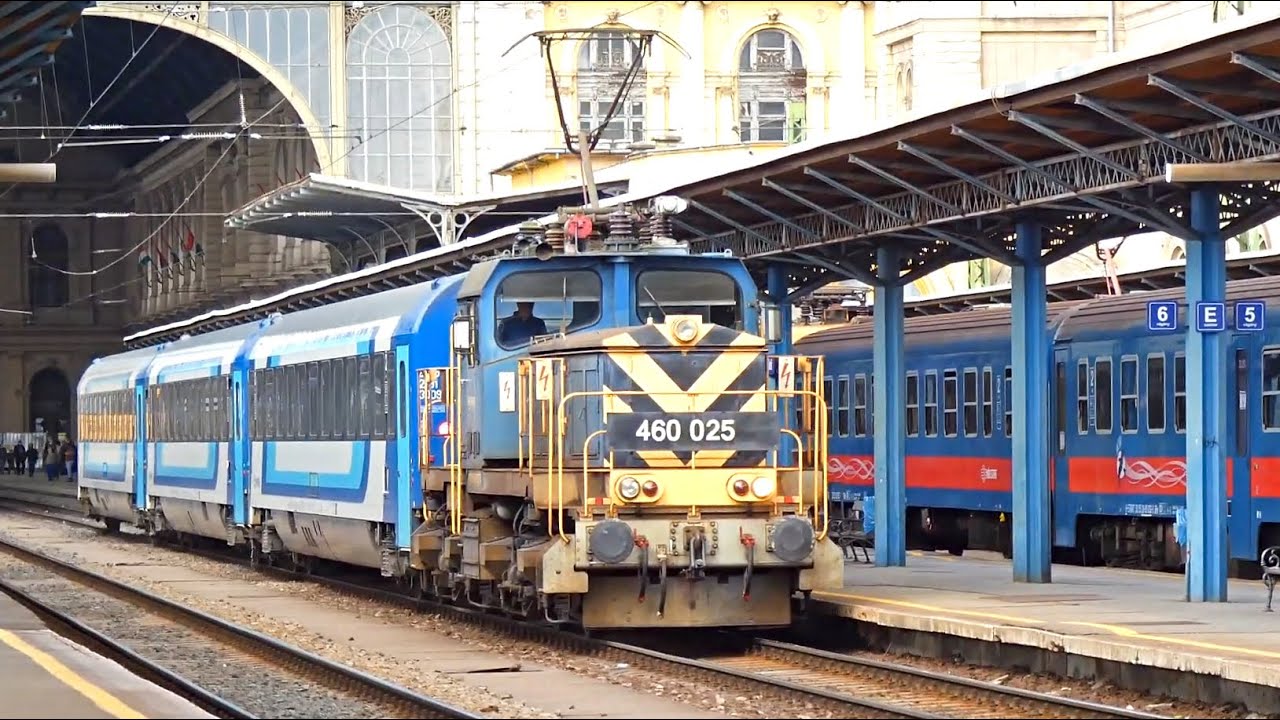 A 20 perccel korábban beérő Corona nemz. IC szerelvényével jár ki a 025-ös szöcske