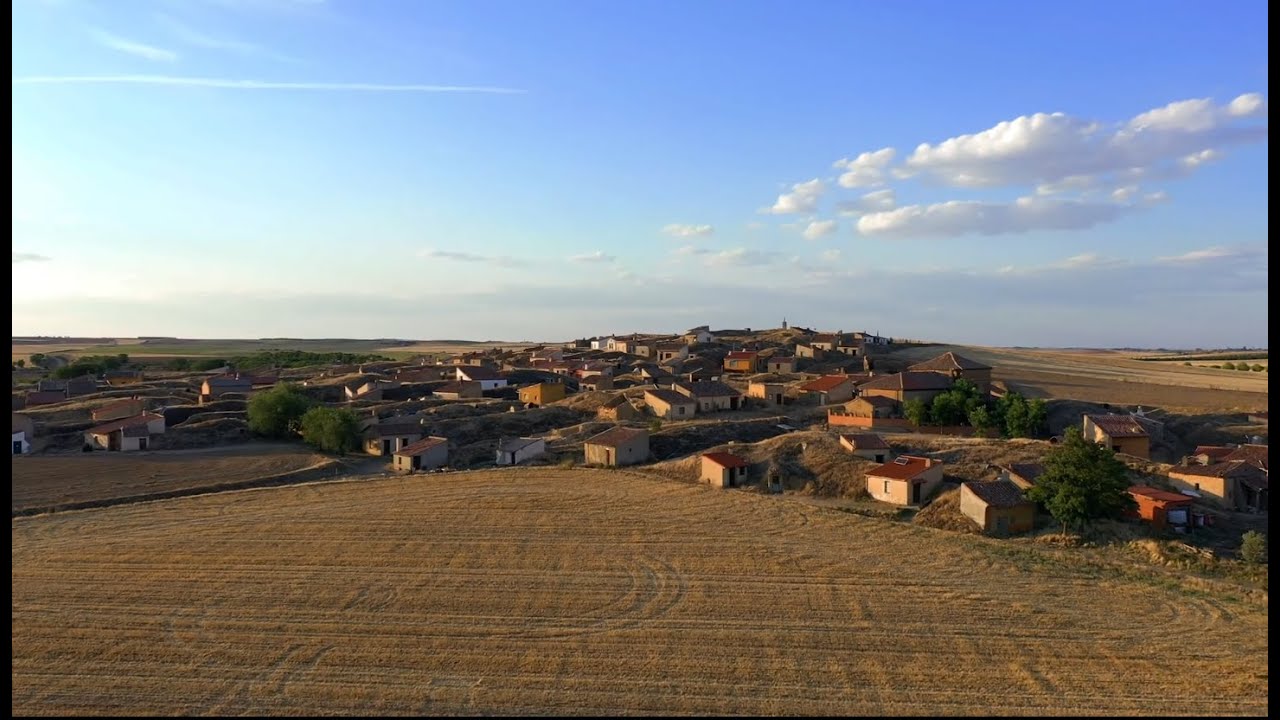 PASEANDO ENTRE BODEGAS. VILLAMAYOR DE CAMPOS