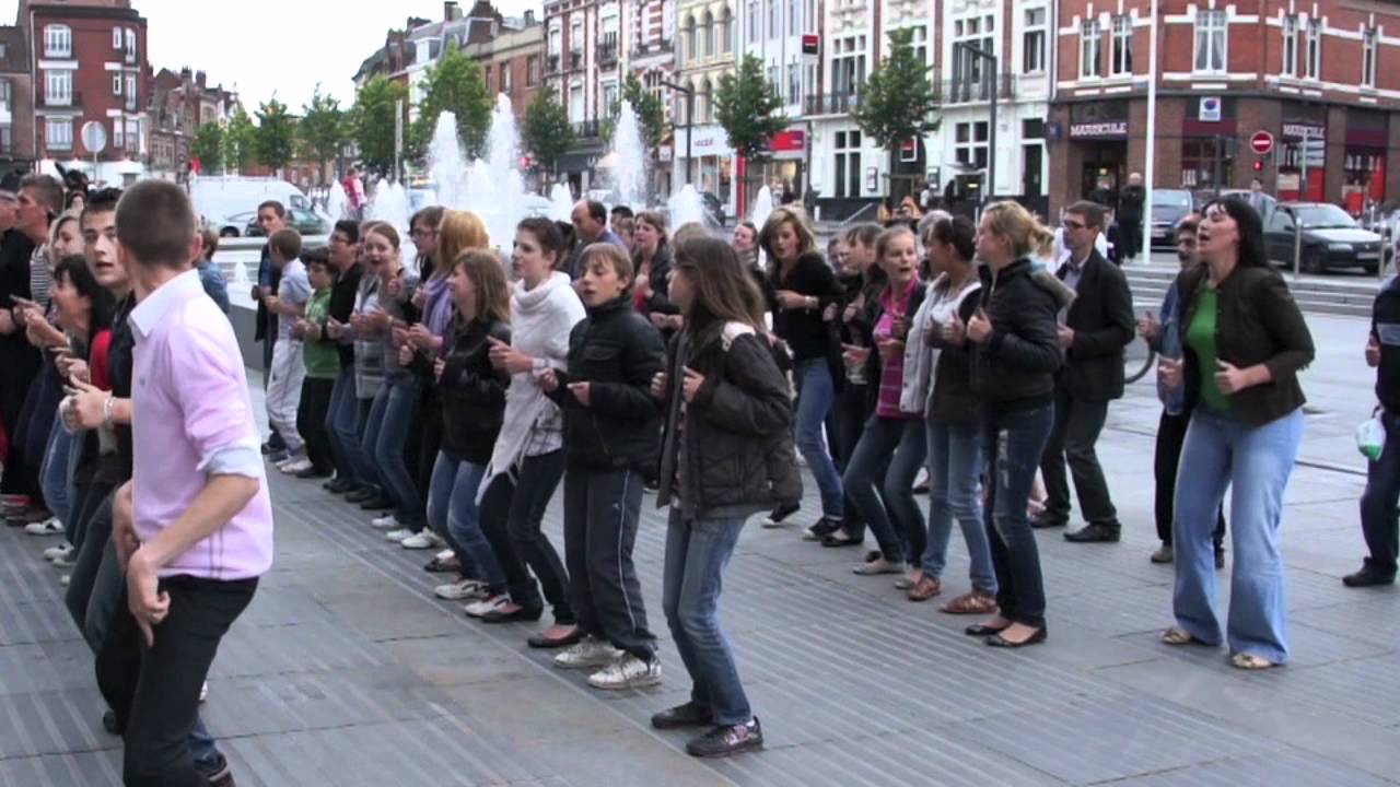 LES POUCES EN AVANT (et tchic et tchac) FLASHMOB Armentières officiel