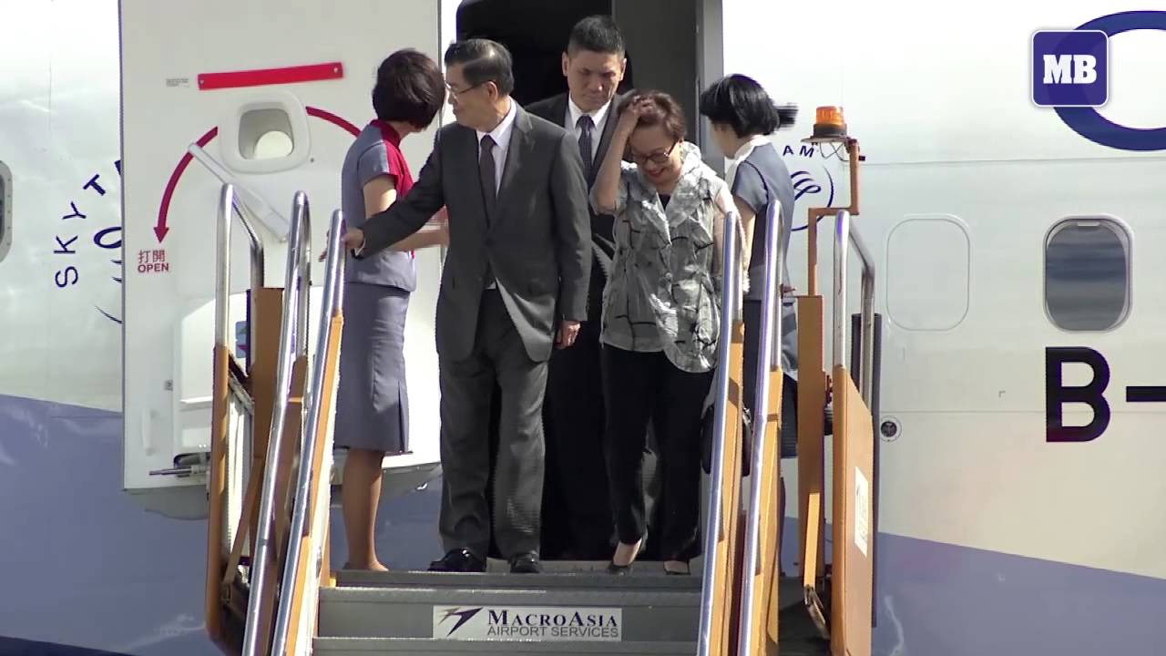 Taipei Former Vice President Siew arrives in Manila for APEC 2015
