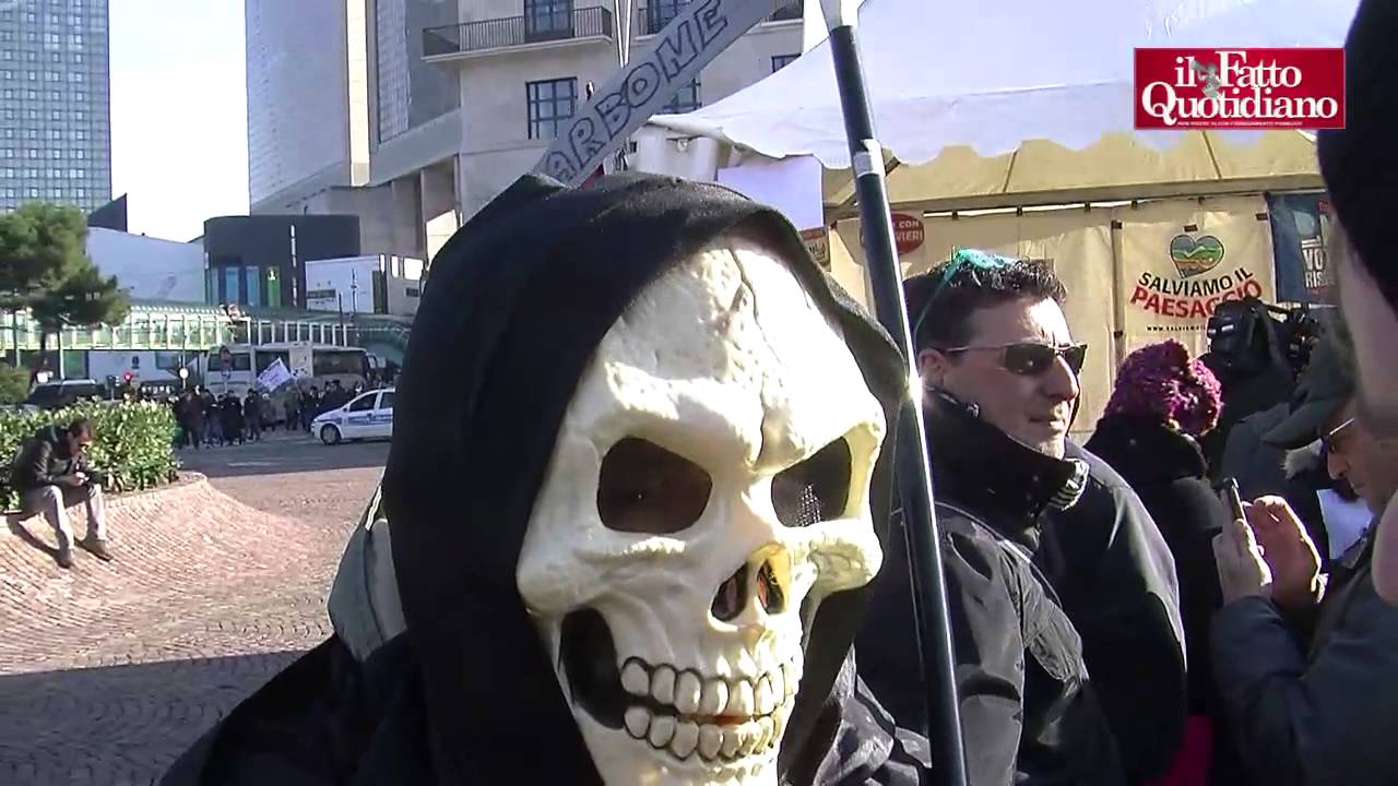 V day, la base del M5S a Genova: “Mai col Pd di Renzi, governeremo noi”