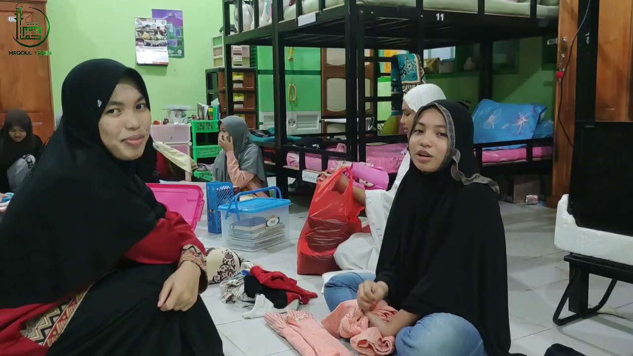 INTIP SANTRI WATI BERES-BERES BARANG SEBELUM LIBUR RAMADHAN