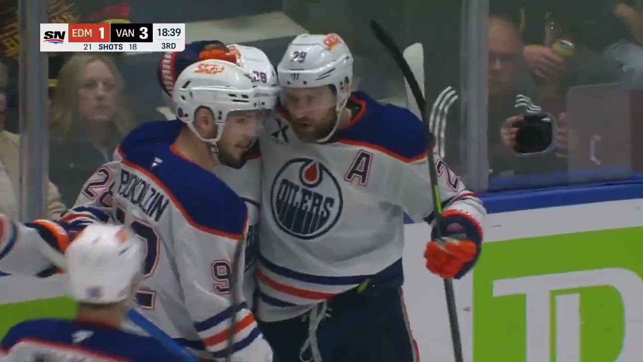 Jack Roslovic has his first goal with the Edmonton Oilers! 🚨