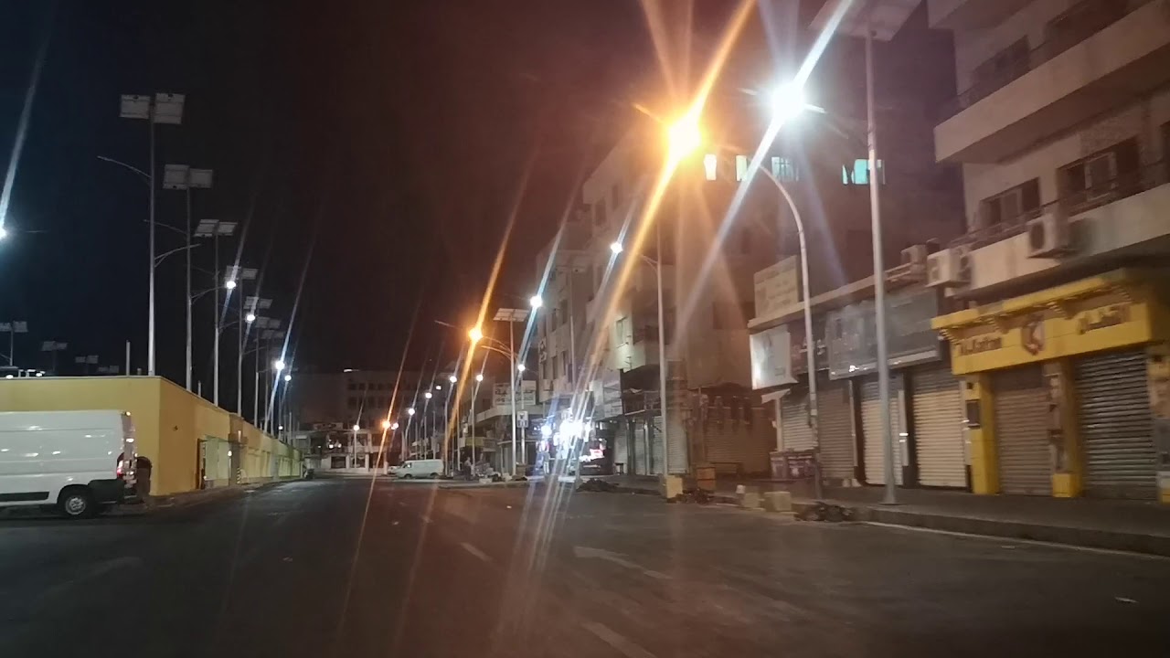 شوارع العقبة ليلا