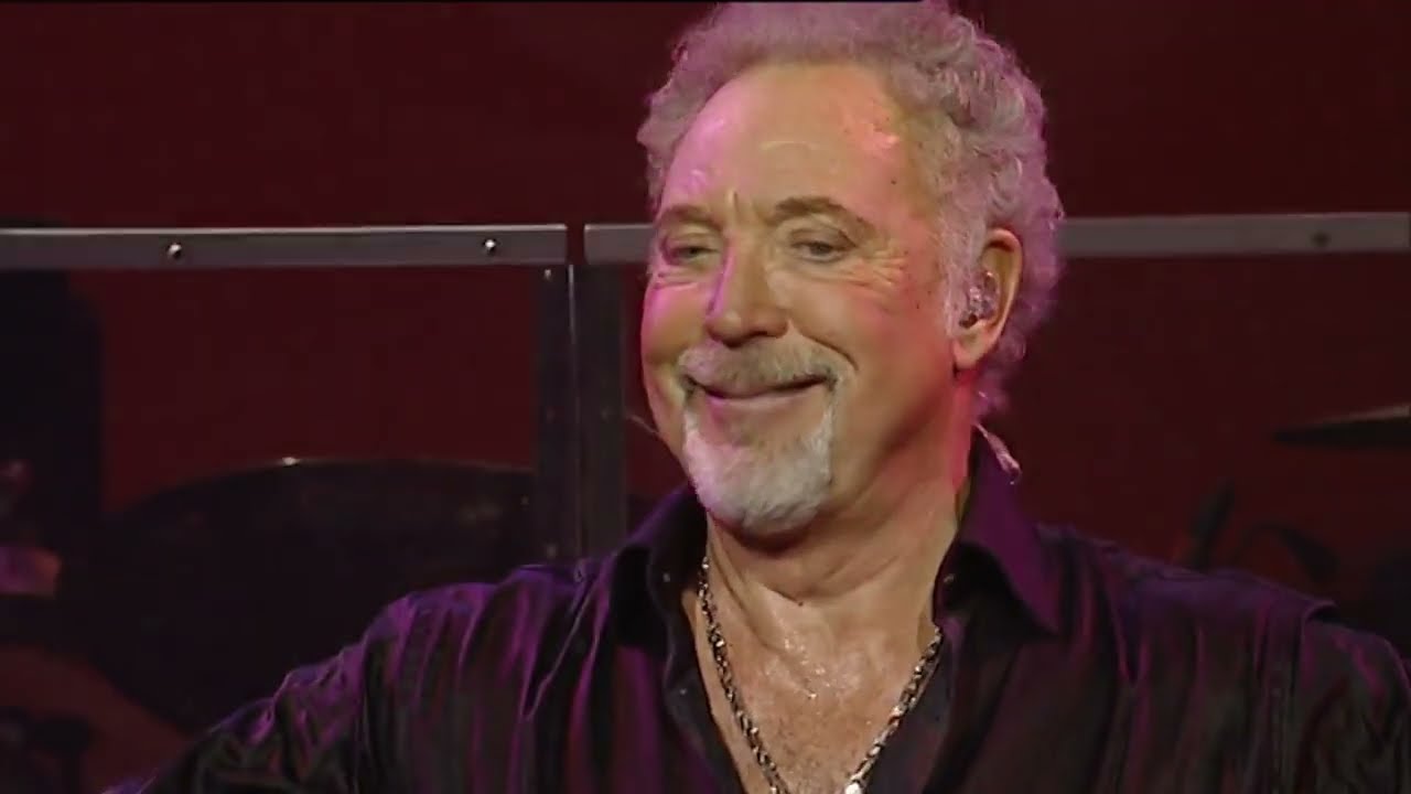 Tom Jones - You Can Leave Your Hat On !!! Live !!!