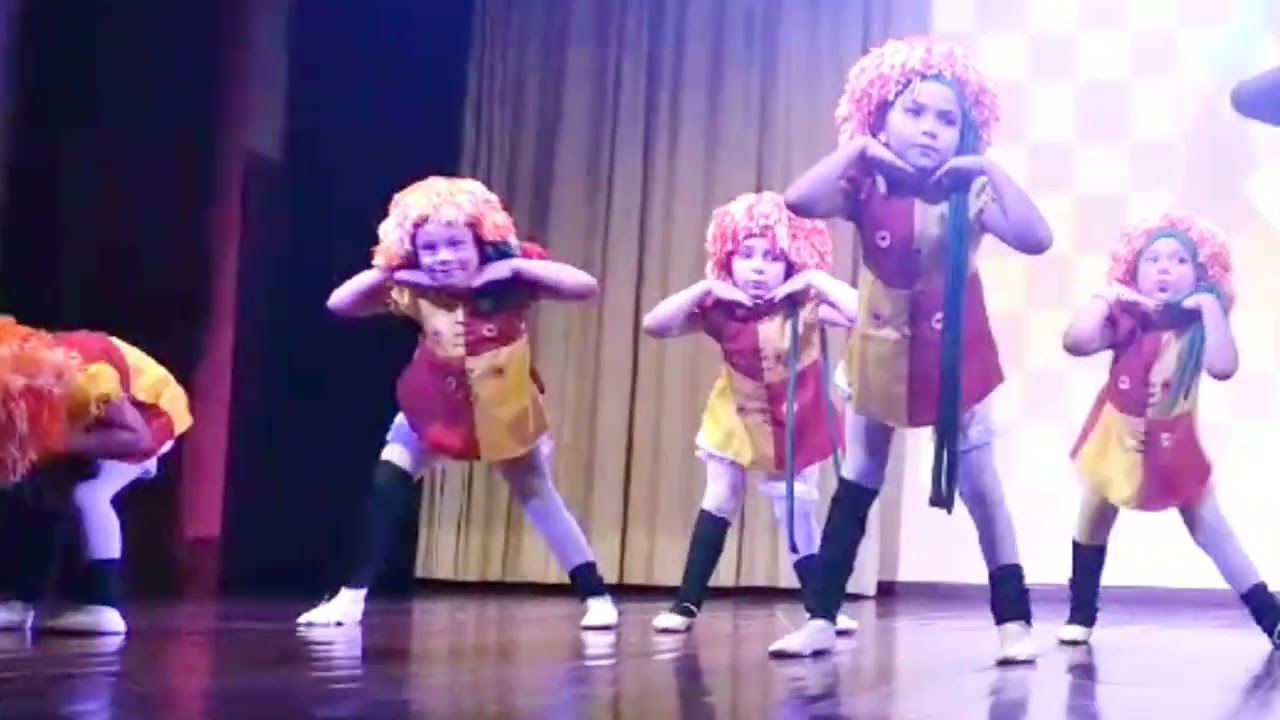 Larissa espetáculo Emília