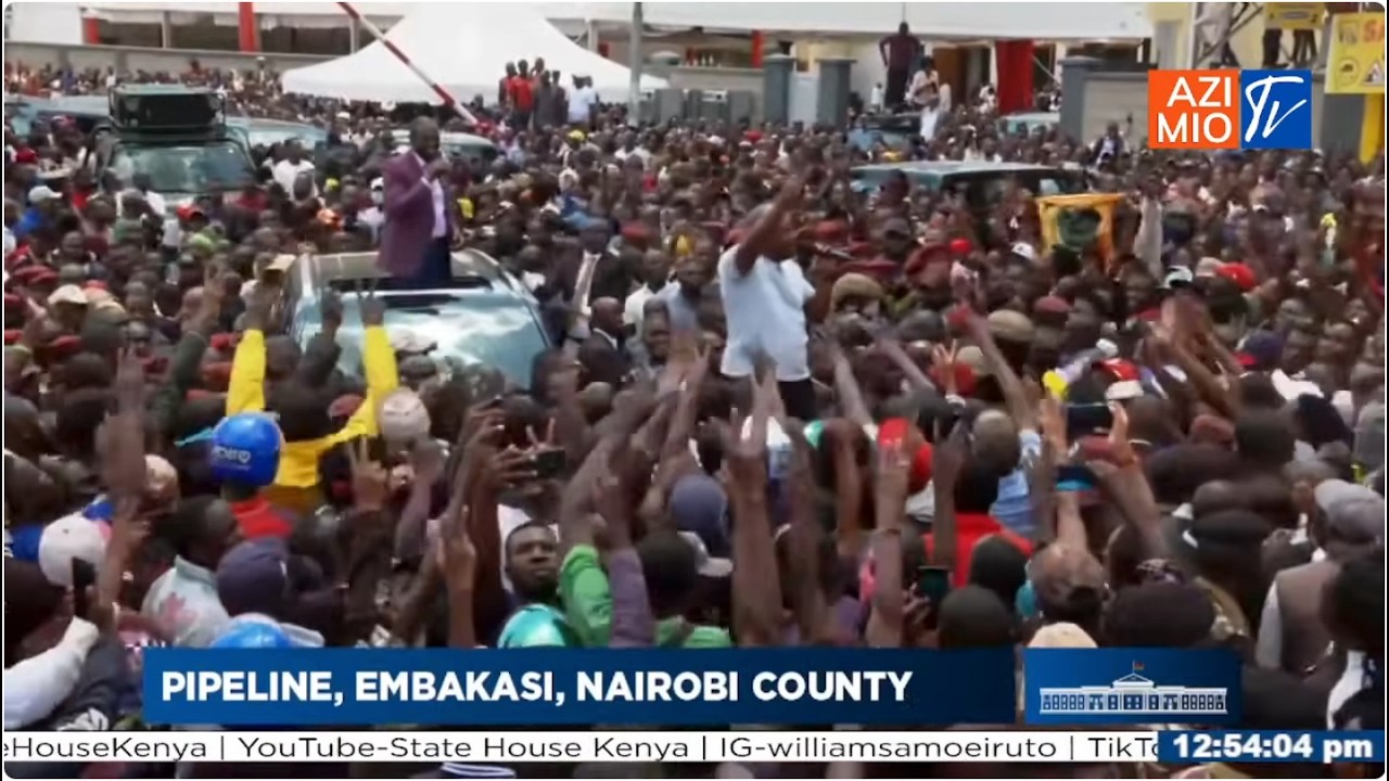 Crowd ERUPTS: 'Jeshi Ya Baba Ni Jeshi Ya Ruto!' MP Jalang'o Hypes Up Excited Pipeline Residents