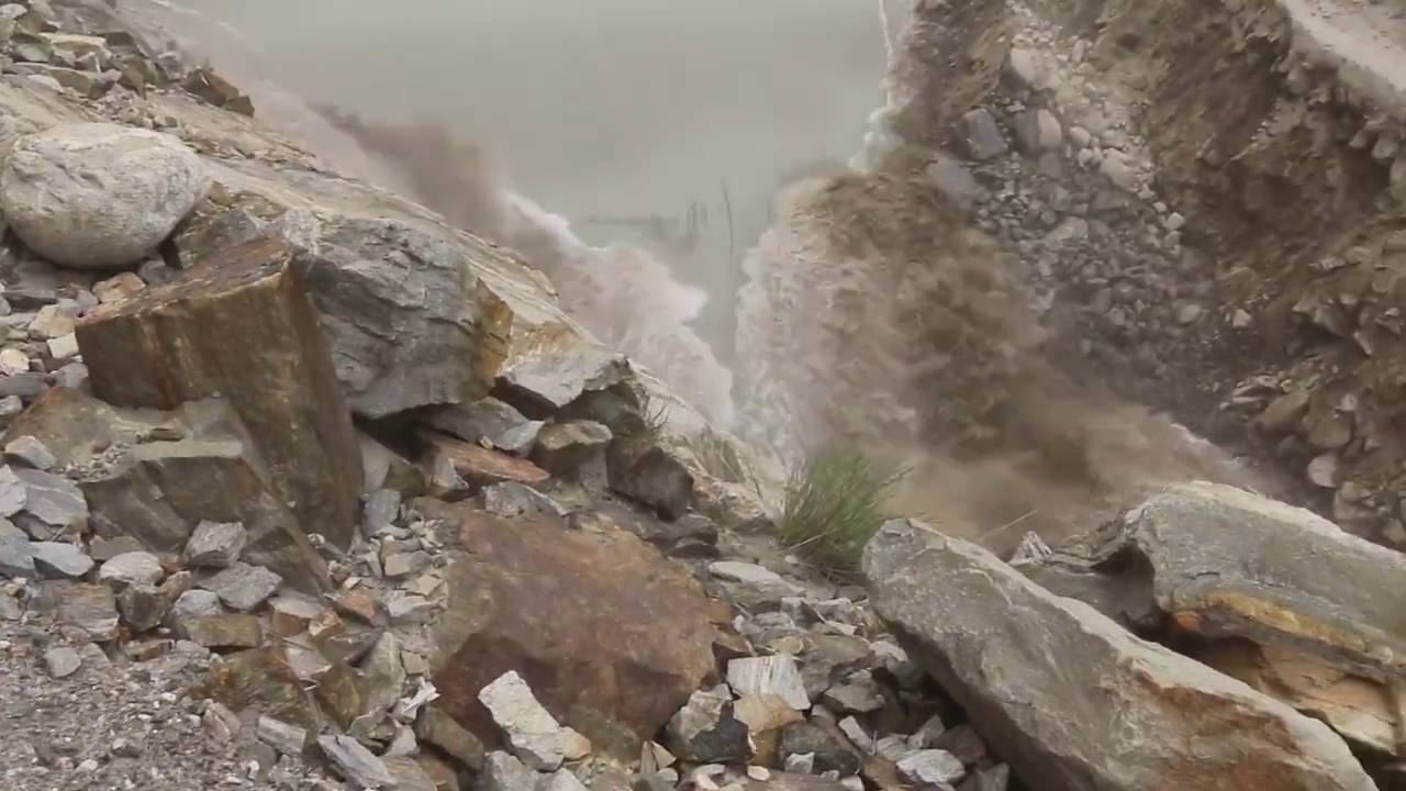 Dramatic footage of a river blockade collapsing in Astore, Gilgit-Baltistan