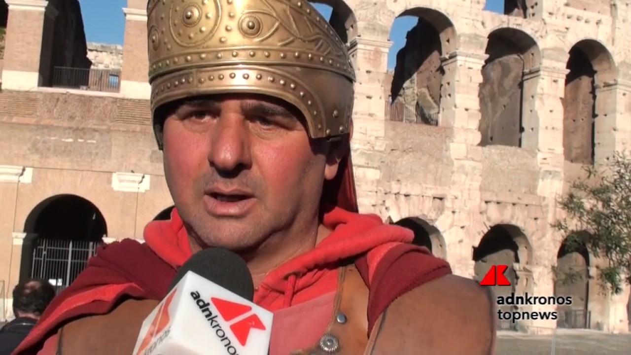 Roma, i centurioni tornano al Colosseo...