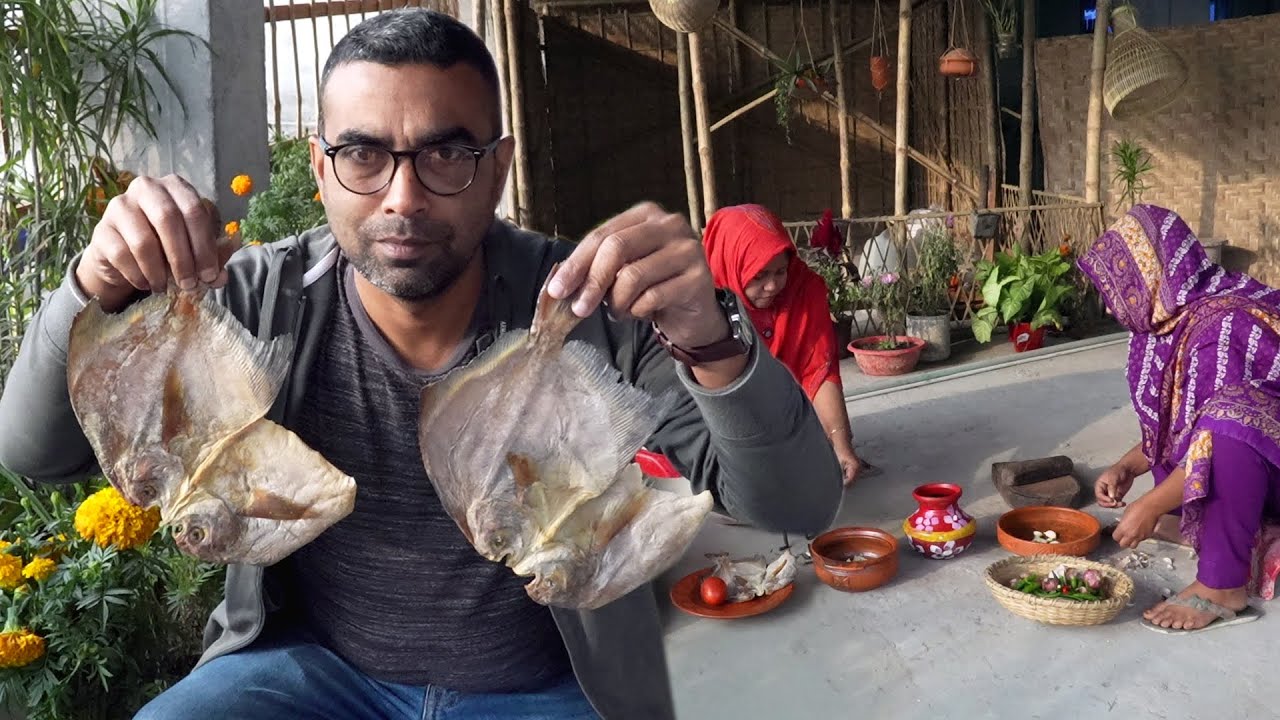 সাগরের রুপচাঁদা মাছের শুটকি ভুনা ধোয়া উঠা গরম ভাতে অতুলনীয় | Dry Pomfret Fish Curry Village Food