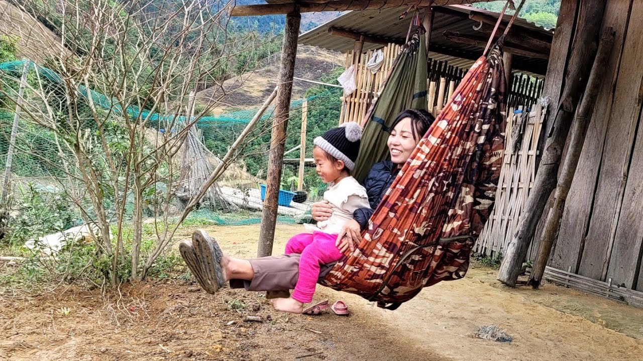 Baby Ngan Plants Potatoes and Weeds Sugarcane with Mom. Baby Ngan is Naughty and Cute!