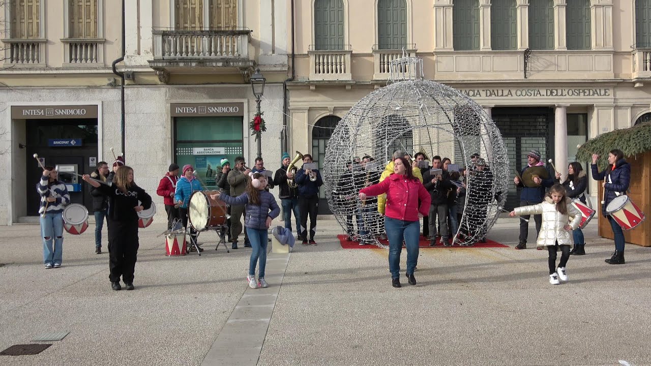 La banda cittadina di Valdobbiadene (TV) ''Sergio Dal Fabbro'', in Piazza Marconi - 1 gennaio 2024