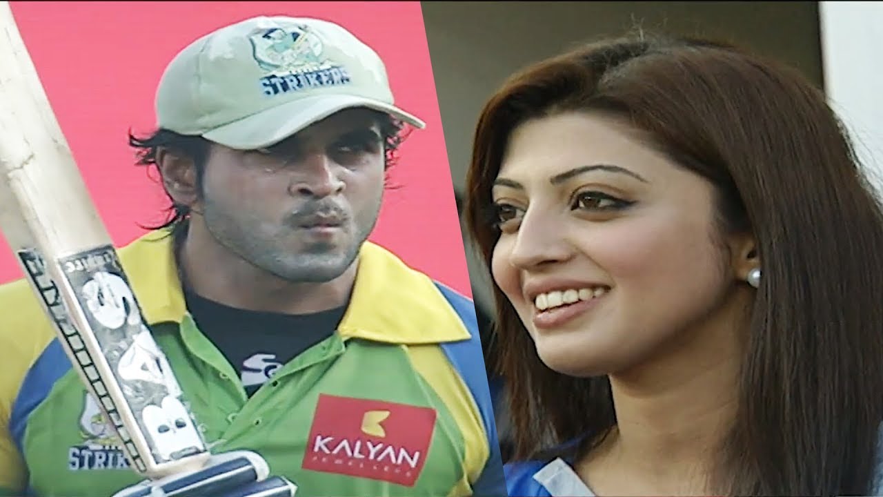 Rajeev Pillai Hits Smashing Boundary Shot for KeralaStrikers Vs KarnatakaBulldozers.