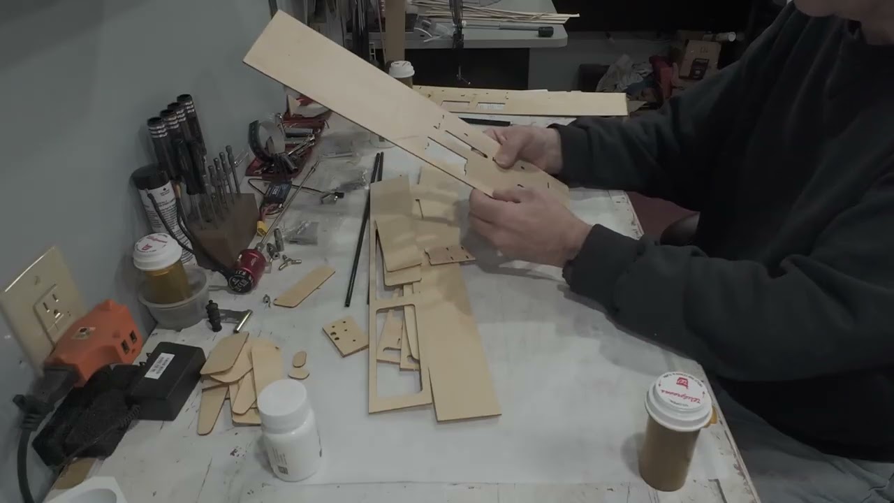 Shrimp Boat Build Part 1  Light Weight Small 2852, 3100KV