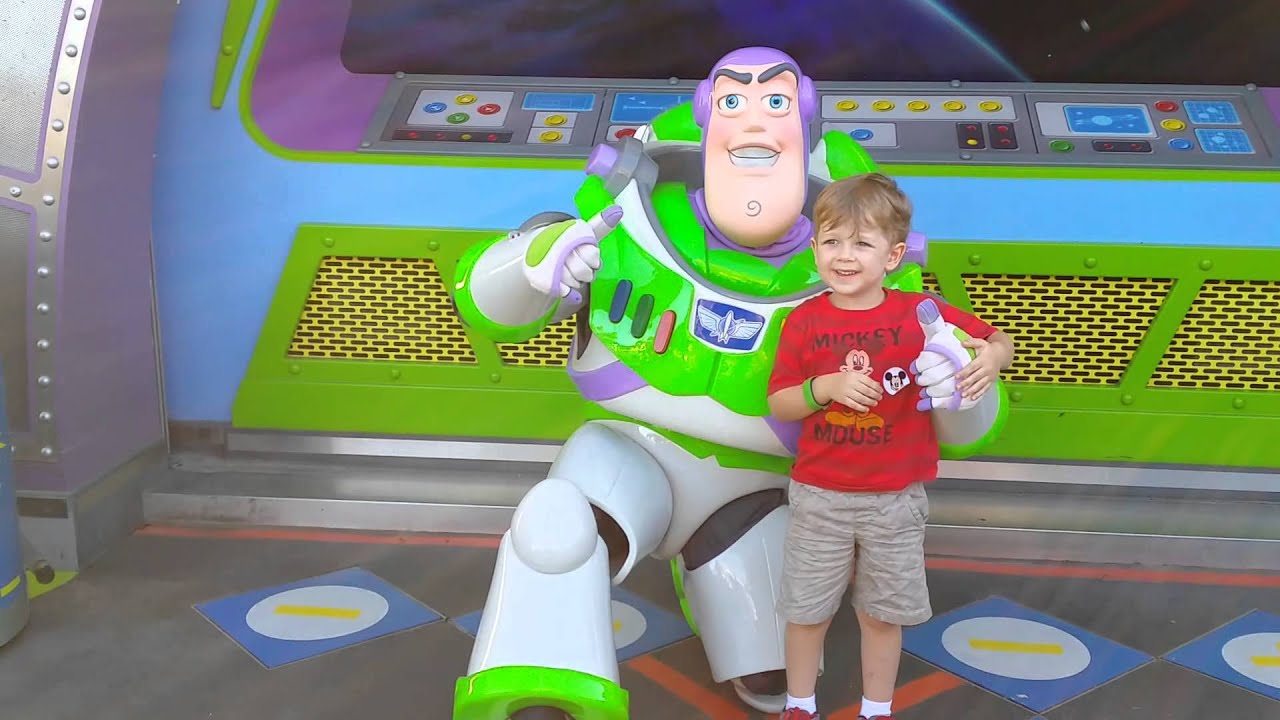 Meeting Buzz Lightyear 12-8-13