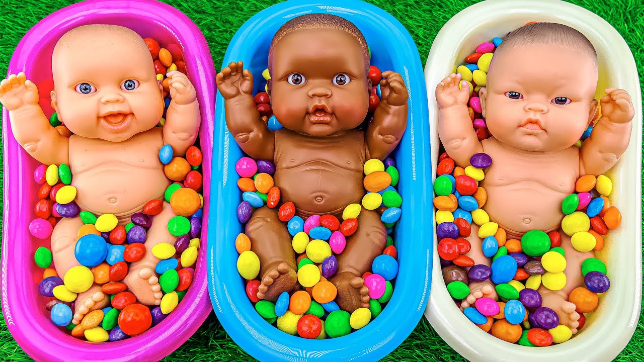 Candy Mixing Skittles in 3 Color BathTub with Magic Duck PlayDoh Cutting