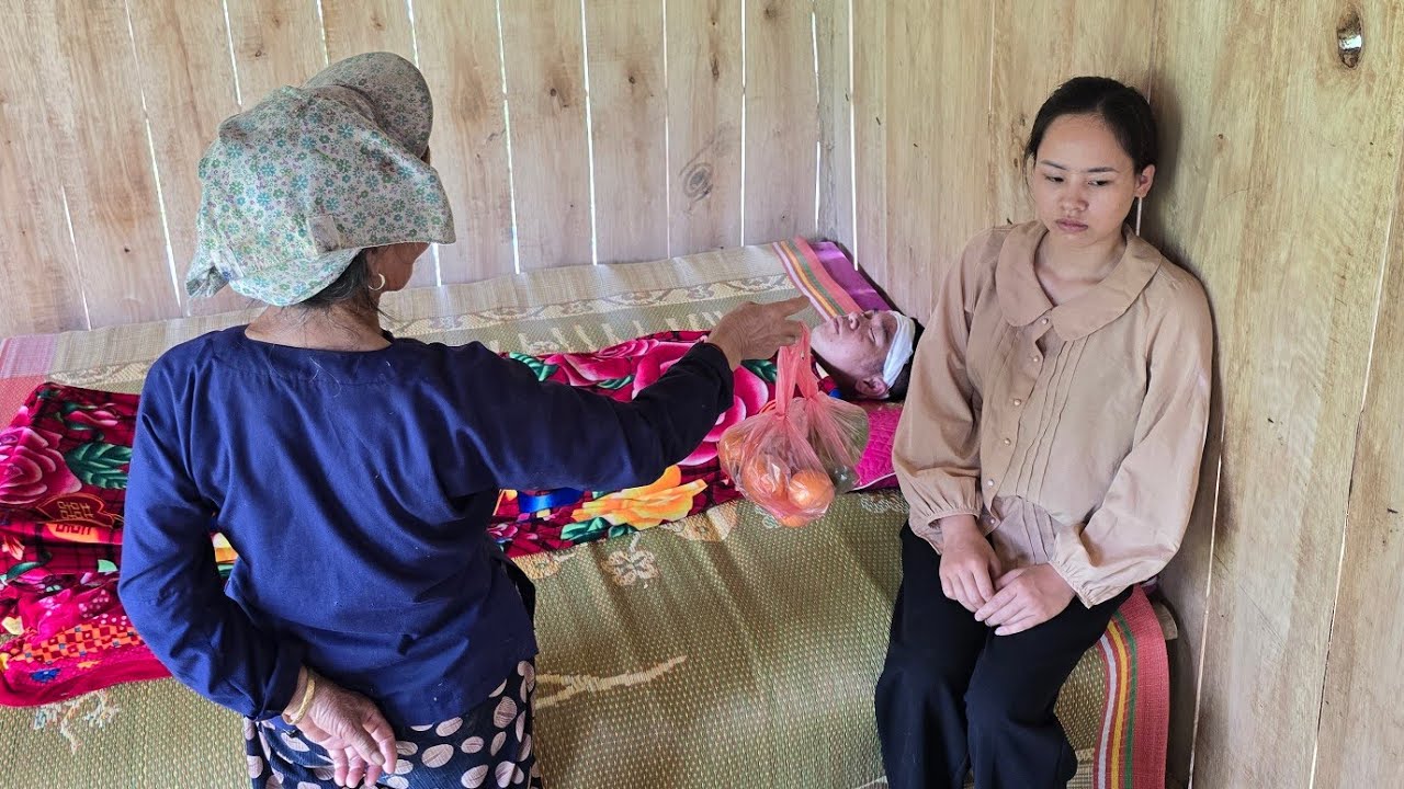 The cruel former mother-in-law bought gifts and visited Ly Tu Lien's father. What was her purpose?