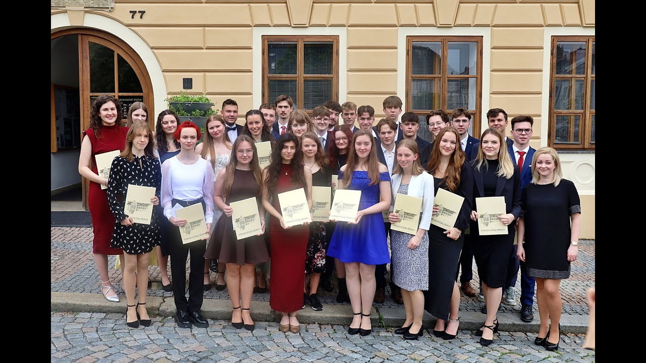 Slavnostní předávání maturitních vysvědčení  absolventům oktávy