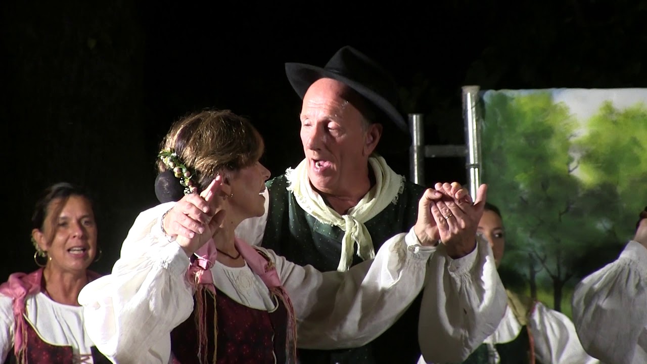 GRUPPO  FOLKLORISTICO 