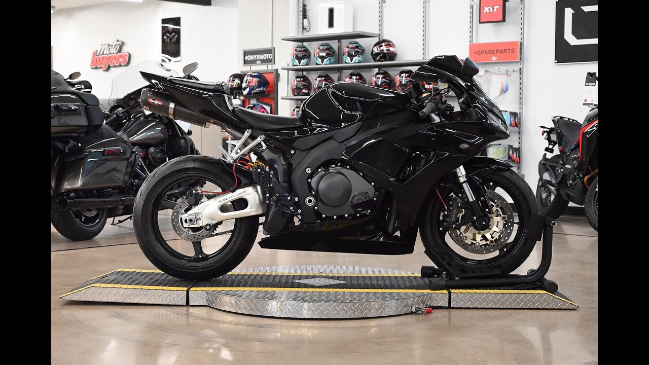 2006 Honda CBR1000RR | Walk Around, Start-Up & Sound Clip