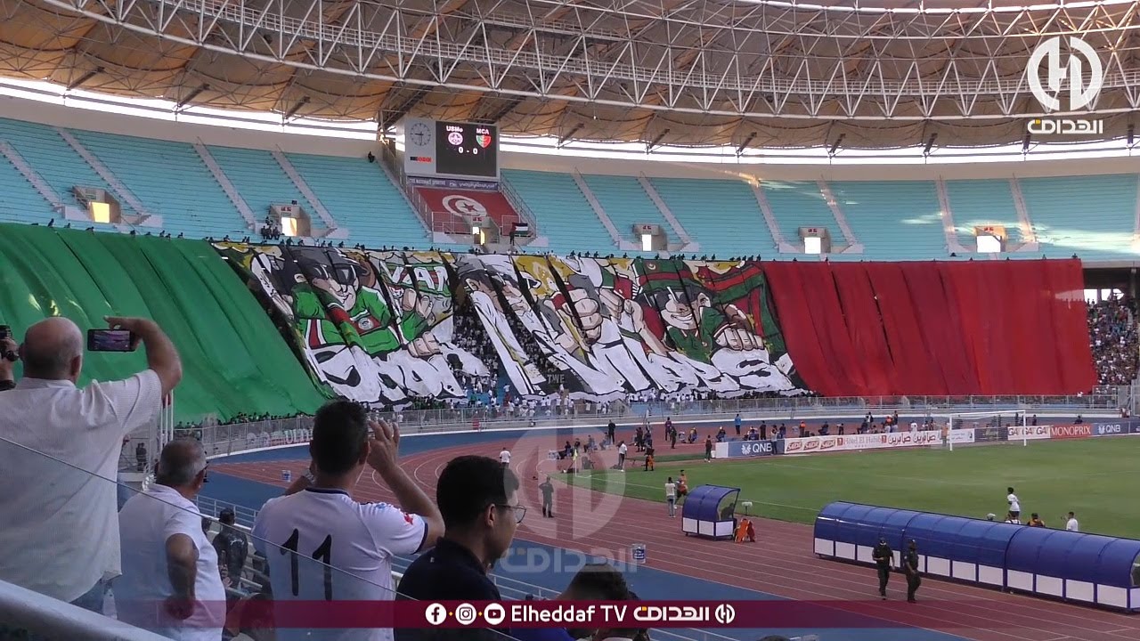 جماهير المولودية تبهر التوانسة بتيفو خيالي في مدرجات رادس