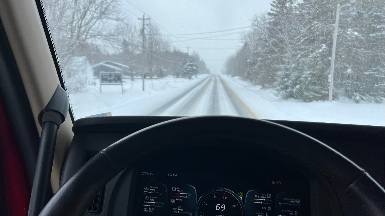WINTER HAULING IS NOT A JOKE! KENWORTH T880 DUMP TRUCK ON SNOW ROADS 