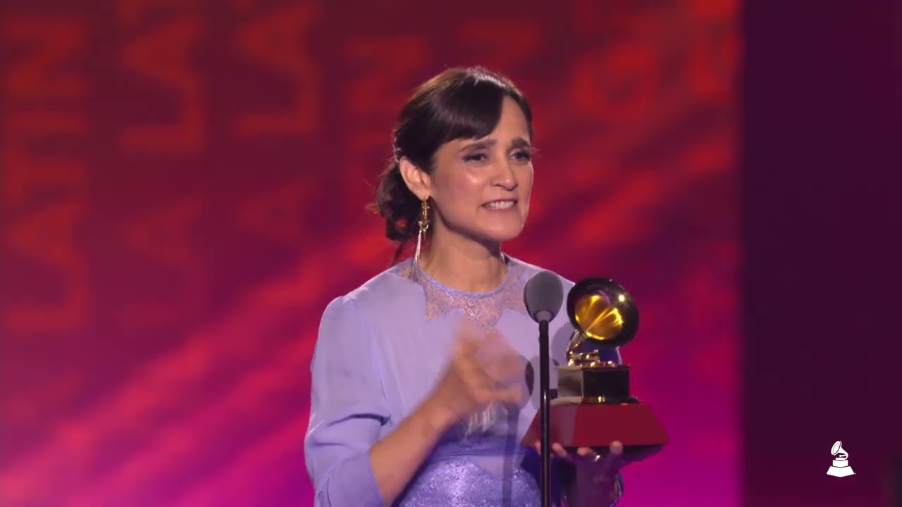Julieta Venegas | Mejor Álbum Vocal Pop