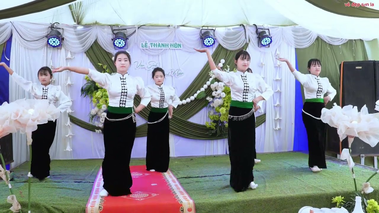 Múa vấn vương chợ tình ĐVN gia đình mừng lễ thành hôn {Văn Sinh&Bích Ngân} bản thộ pát chiềng mai 