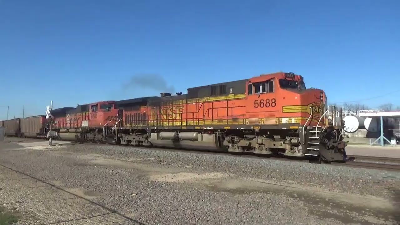 BNSF 5688 South struggling through Cleburne, TX