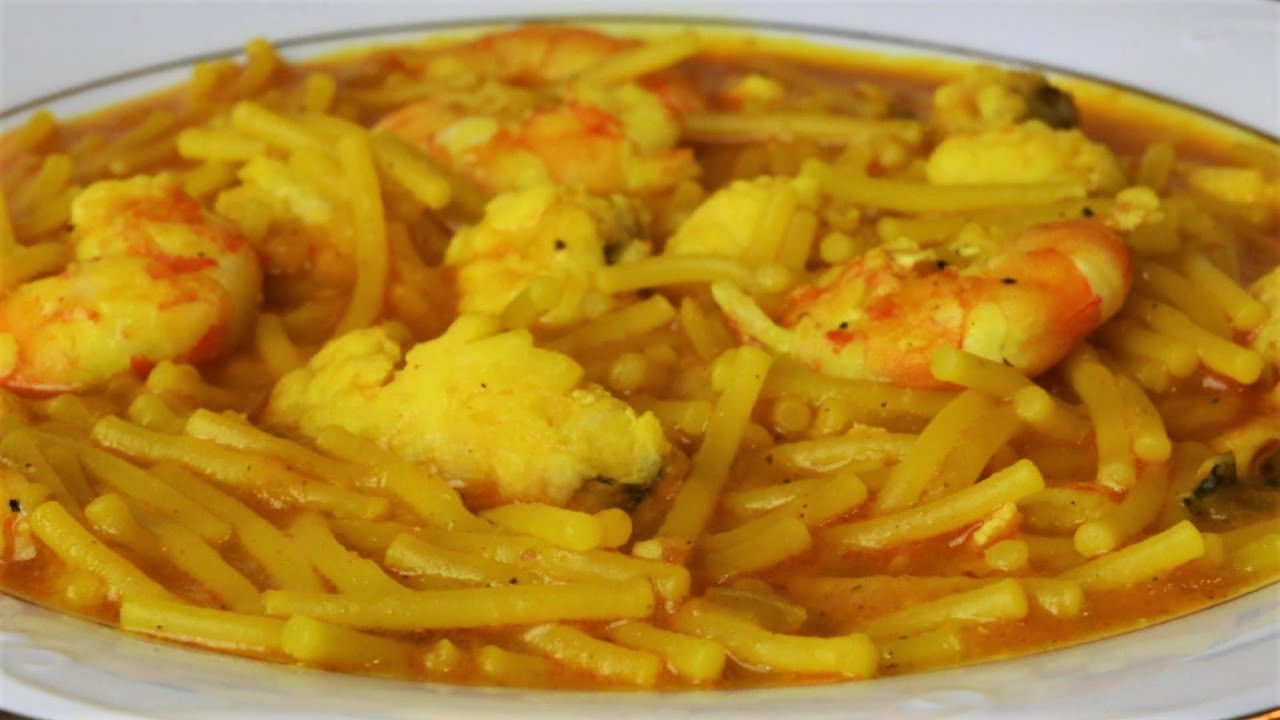 Fideos con rape y langostinos