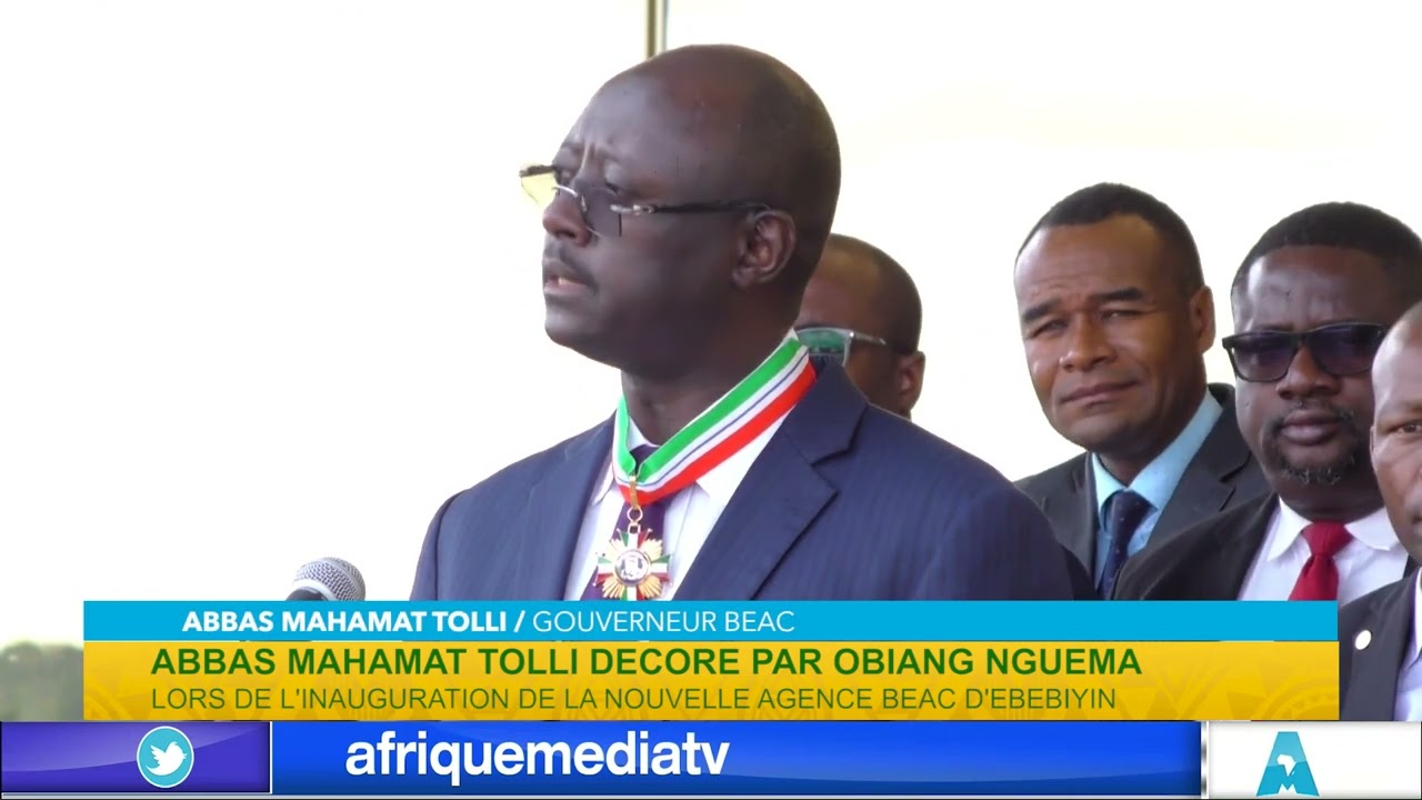 Abbas Mahamat Tolli décoré par Obiang Nguema lors de l'inauguration de l'agence BEAC d'Ebebiyin