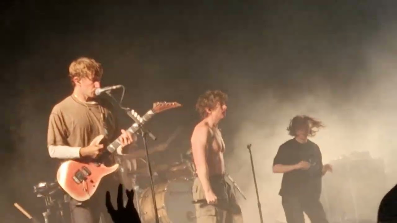 TURNSTILE  - BLACKOUT  - 16/11/25 au Zénith Paris 🤘☠️
