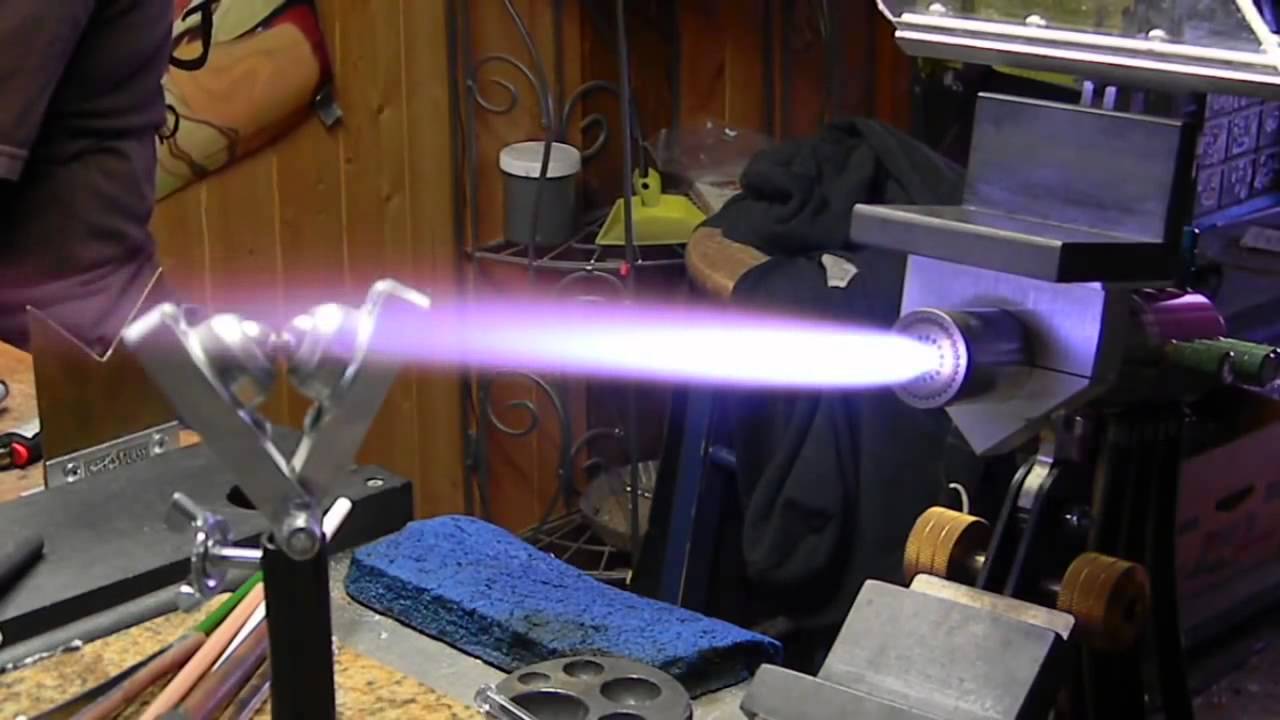 Making of a Glass Bubbler Pipe Part 1 - TheGlassConcierge.com
