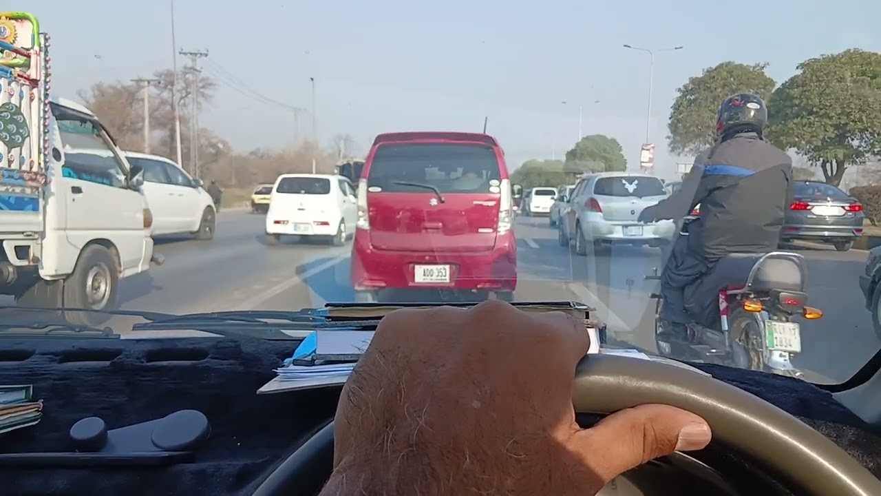 الحمدللہ اسلام آباد ہائی وے سے گزر رہ ہوں بے ہنگم ٹریفک لے حوالے سے پیغام 