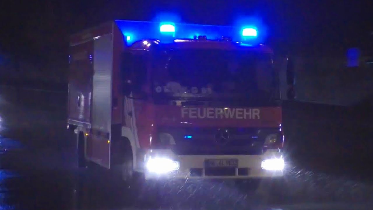 [Großbrand in Galvanikbetrieb] Einsatzfahrten Feuerwehren Märkischer Kreis zu Großfeuer in Iserlohn