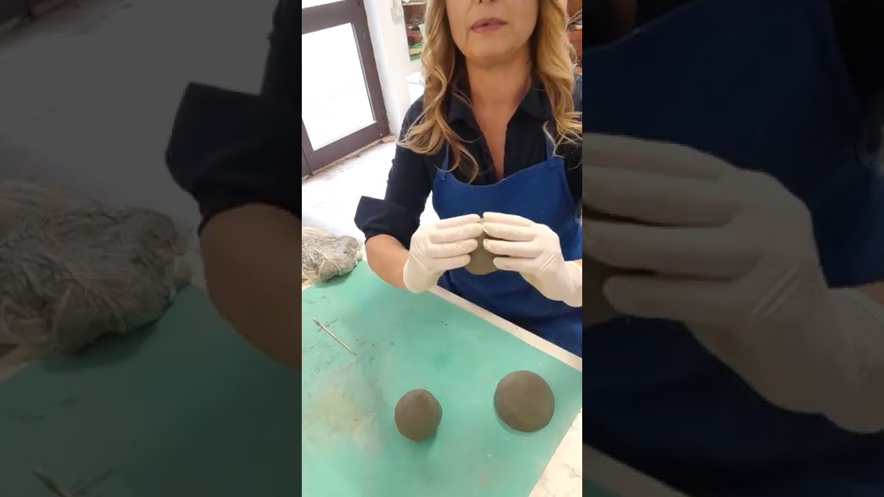 sfera vuota in argilla rossa