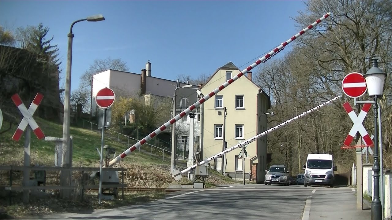Spoorwegovergang Greiz (D) // Railroad crossing // Bahnübergang