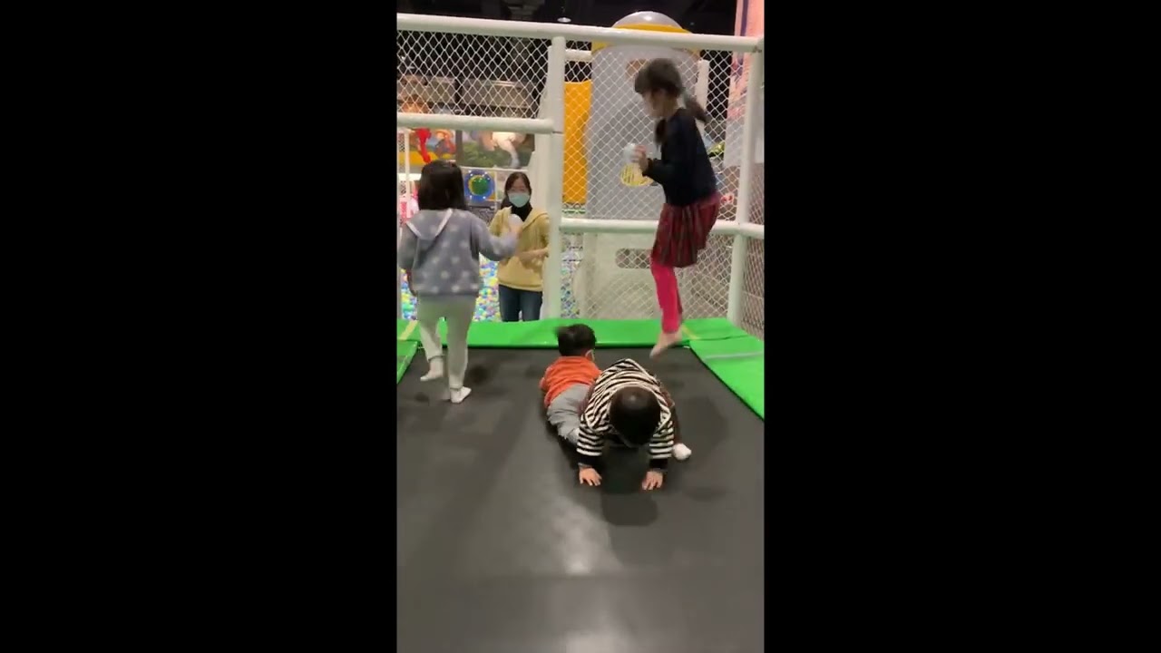 Miaoli Indoor activities with the Twins