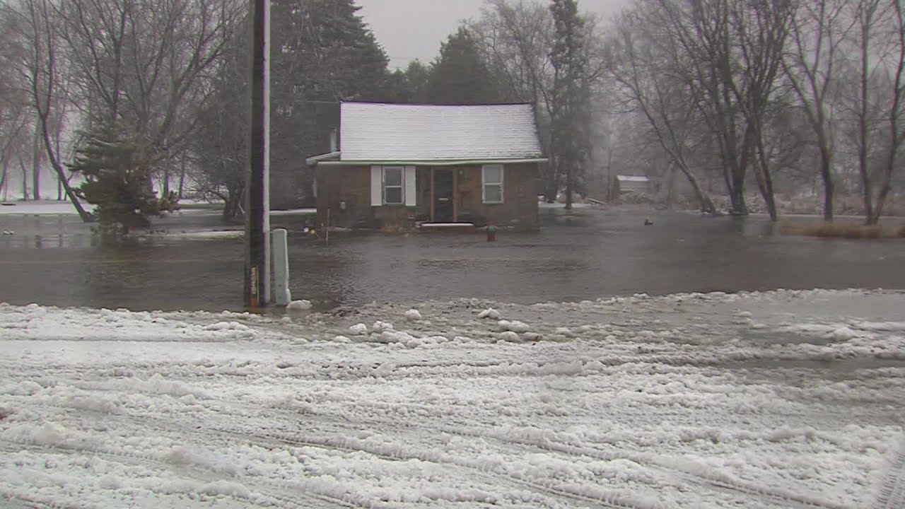Flooding in Oconto causes road closures
