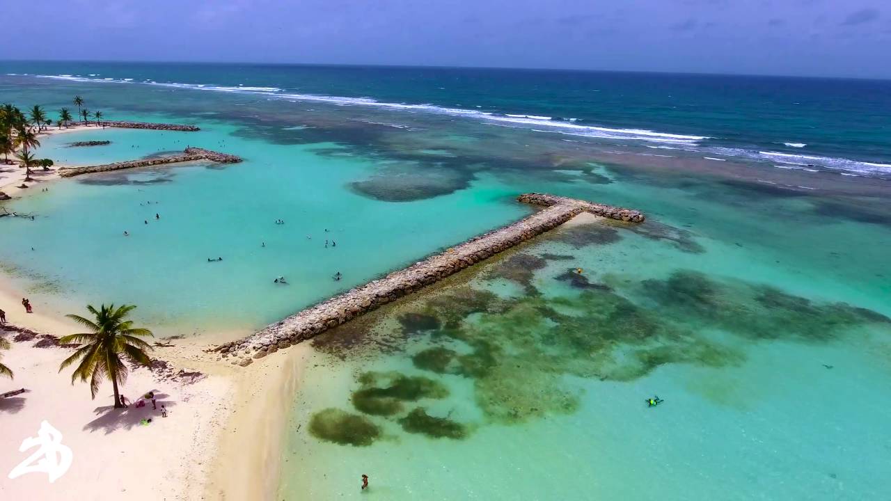 3 minutes de bonheur au-dessus du bord de mer de Sainte-Anne (Guadeloupe)