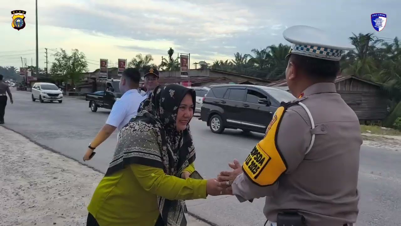 Dirlantas Polda Riau, Kasat PJR & Tim Forum Lalu Lintas Riau cek petugas Pos Yan & Pos Pam