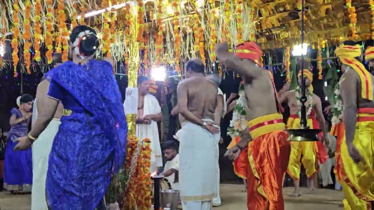 Kunissery Desham pooshari by Murukesh #folksong #folkdance #temple #art