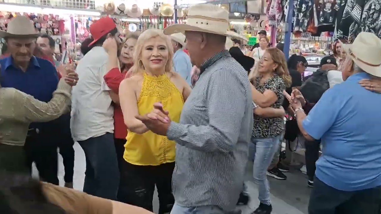 VIENTO NEGRO EN PLAZA NORTH HOLLYWOOD CON JOSÉ PEREZ 