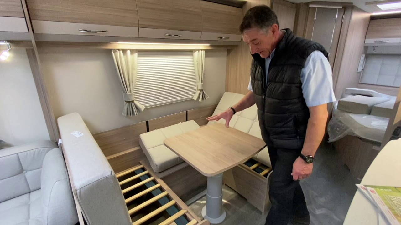 Side dinette and bed make up - Coachman Acadia Xtra 2021