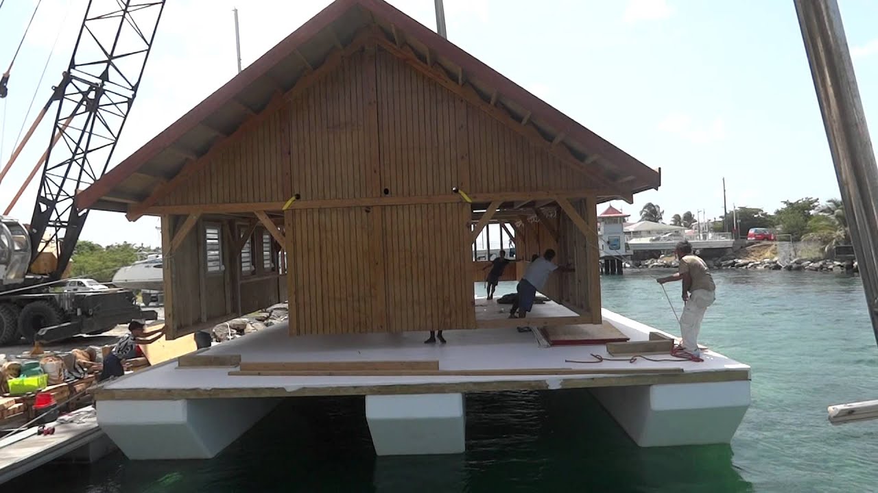 Association: décourverte d'une maison flottante écologique et autonome