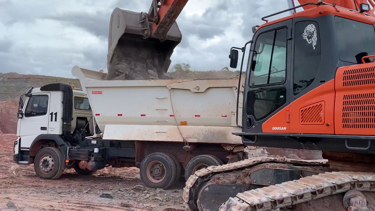 volvo FMX500 E DOOSAN DX530, desempenho com qualidade.