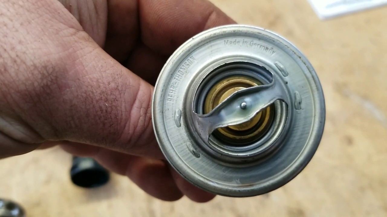 Audi 80 B4 Reperatur (Versuch), Thermostat wechseln und Öl und Filterwechsel am Automatikgetriebe.