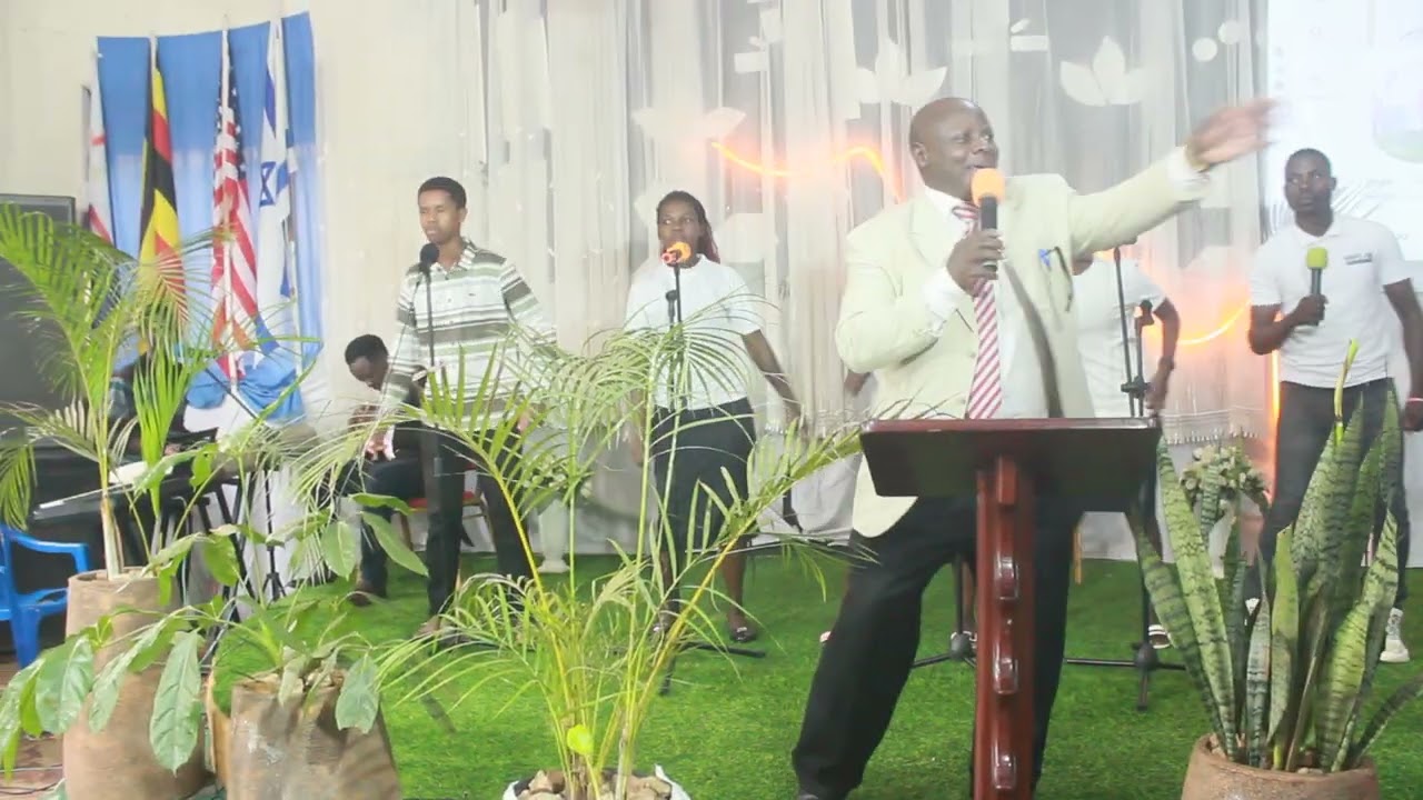 SIWANOWOKA NAYE MUNSI ZONNA | PRAISING SONG WITH PR NSUBUGA RONNIE |