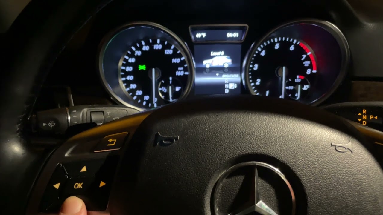 Изменение цвета и яркости подсветки салона в Mercedes