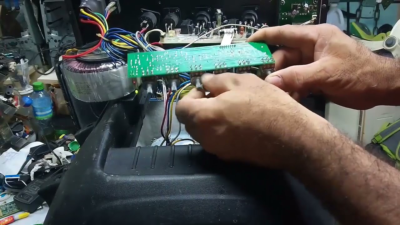REPARANDO UNA BOCINA DE 15 AMPLIFICADA,  SONIDO DISTORSIONADO, SOLUCIÓN.